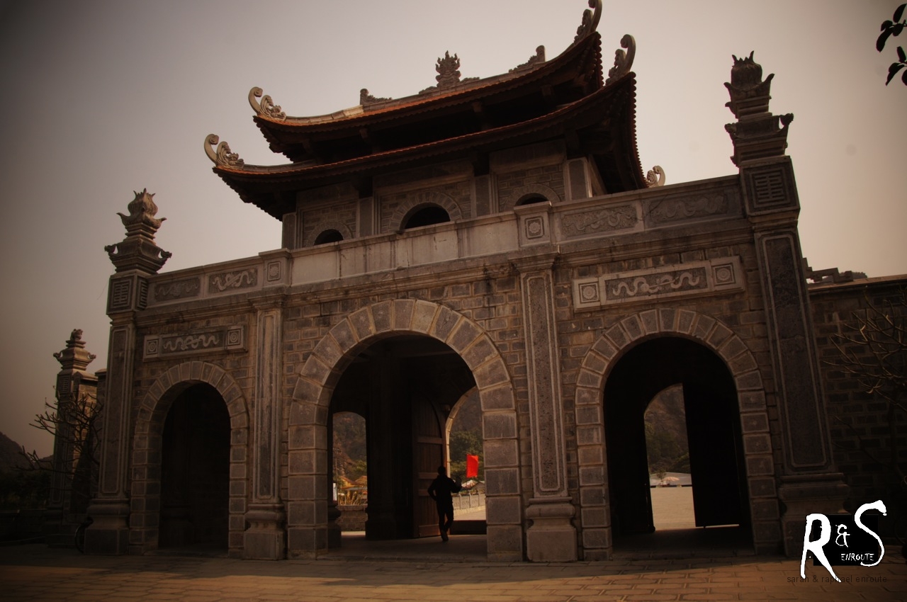 Eingangstor zu Hoa Lu - der chinesische Baustil ist gut erkennbar...