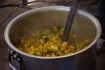 Gemüse-Curry mit Bohnen, Kartoffeln, Blumenkohl und einer Wurzelart