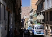 Spektakuläre Sicht in einer der zig tiefen Strassenschluchten von La Paz