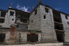 the palace of the king in Lo is abandoned, because the king is old and has to live in kathmandu for health reasons
