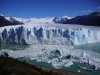 Gletscherzunge, welche periodisch bis zur Peninsula Magellanes reicht und den Seitenarm des Lago Agentino abtrennt.