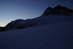 Morgendlicher Ausblick auf das Tschingelhorn von der Mutthornhütte aus