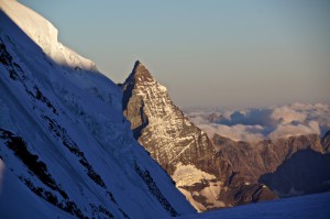 immer wieder drängt sich die markante Silhouette des Matterhorns in unseren Blick