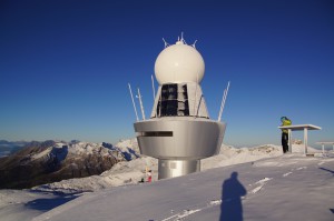Weltraumstation auf dem Mond - in Realität Radarstation der Meteo Schweiz für zuverlässige Wetterprognosen in der Region
