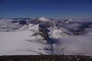 Gletscherhorn, im Hintergrund das Wildhorn